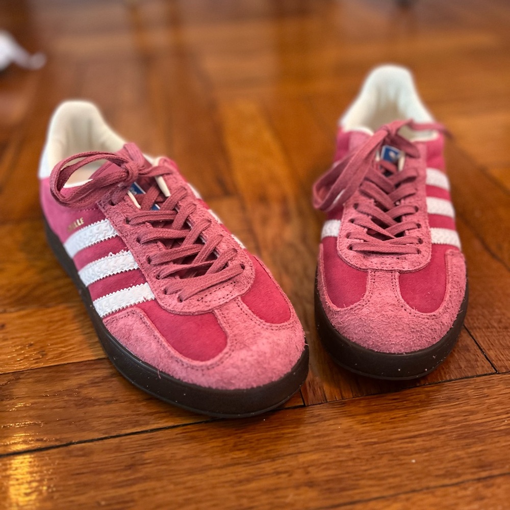Adidas Gazelles women’s 8.5 unworn